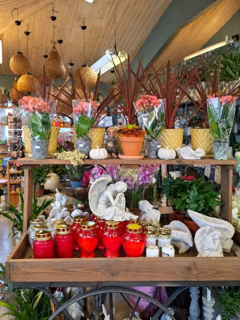 Personligt sorgarrangemang med vackra begravningsblommor